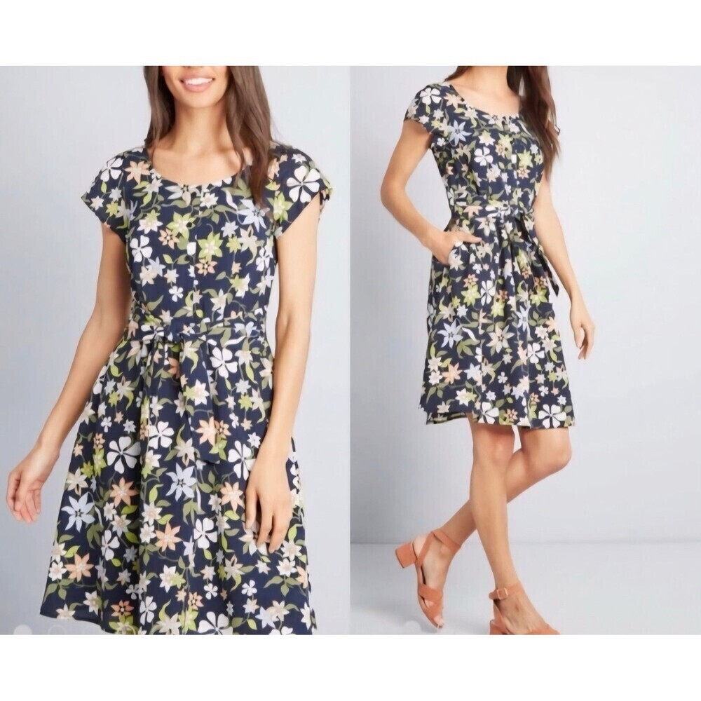 Modcloth Blue Floral Tie Front Floral  Dress Size Medium Fit Flare Retro